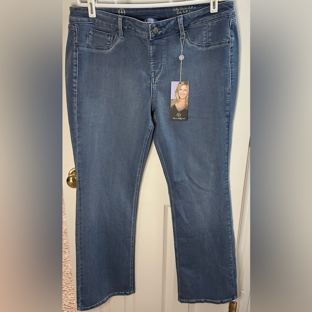 NWT Hot in Hollywood Lightwash Jeans Size LP (14)